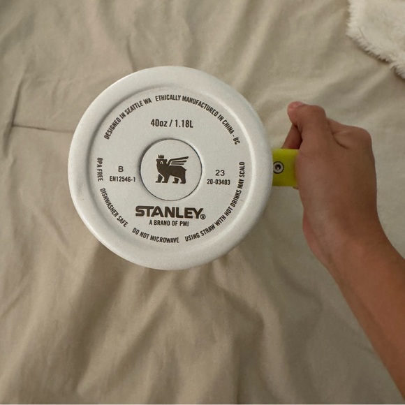 Stanley 40oz Target Exclusive Frost/Electric Yellow Tumbler. - Picture 5 of 5